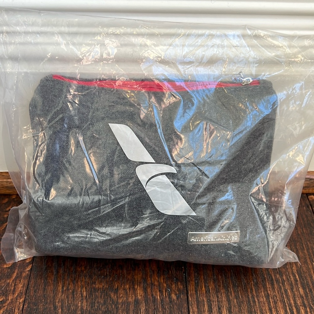 1st/business class American Airlines amenity kit